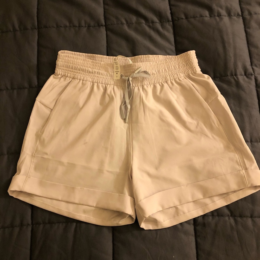 Lululemon sz 4 Spring Break Away Shorts